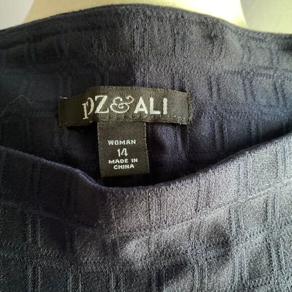 Navy Textured Stretch Capris size 14W - Picture 3 of 8